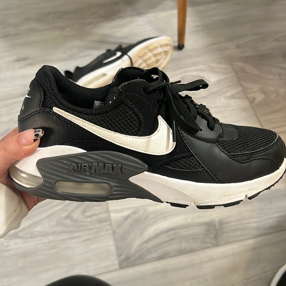 Nike air max black and white